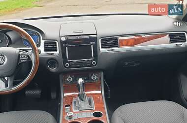 Позашляховик / Кросовер Volkswagen Touareg 2013 в 