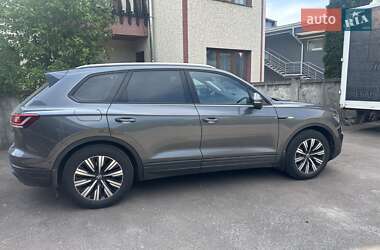 Позашляховик / Кросовер Volkswagen Touareg 2021 в 