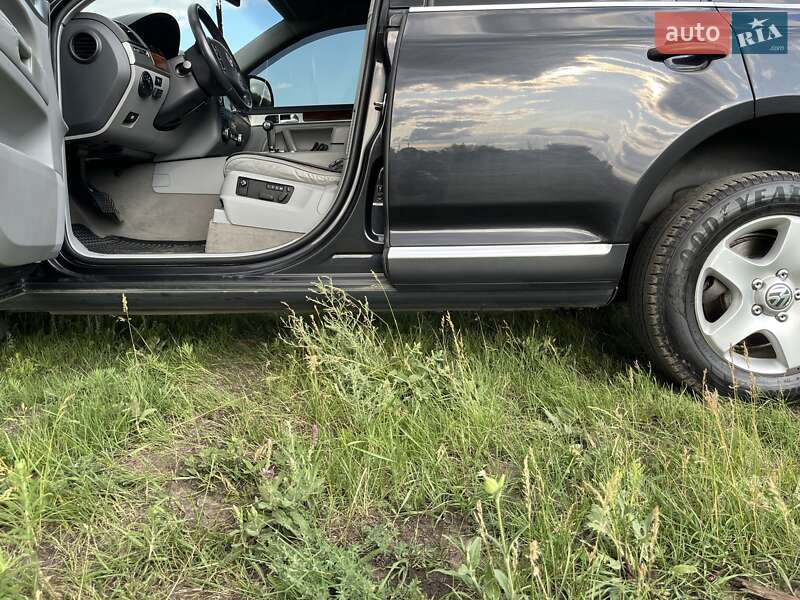 Внедорожник / Кроссовер Volkswagen Touareg 2007 в Краматорске