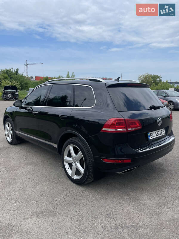 Внедорожник / Кроссовер Volkswagen Touareg 2012 в Львове