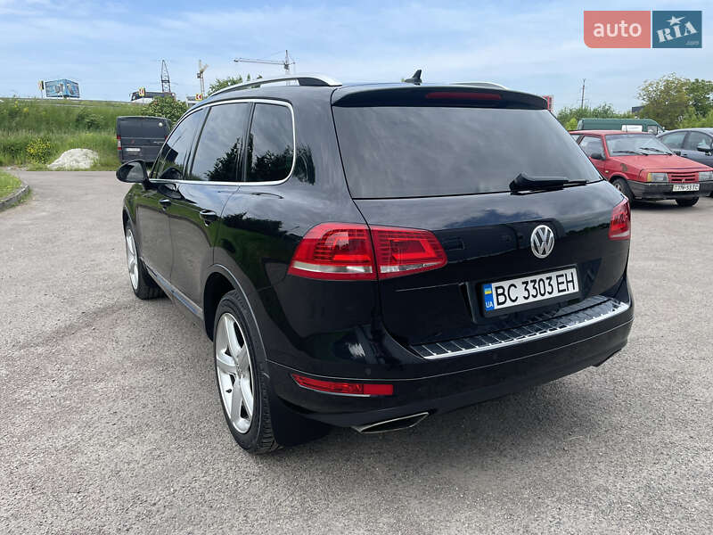 Внедорожник / Кроссовер Volkswagen Touareg 2012 в Львове
