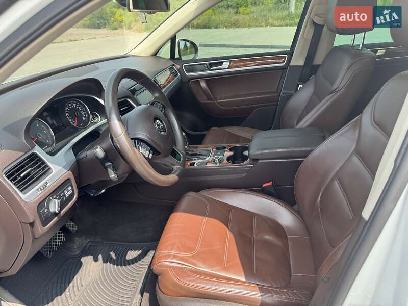 Позашляховик / Кросовер Volkswagen Touareg 2012 в Запоріжжі