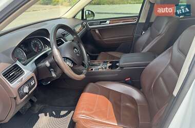 Позашляховик / Кросовер Volkswagen Touareg 2012 в 