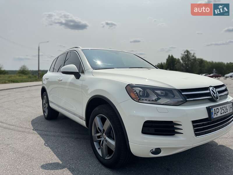 Позашляховик / Кросовер Volkswagen Touareg 2012 в Запоріжжі