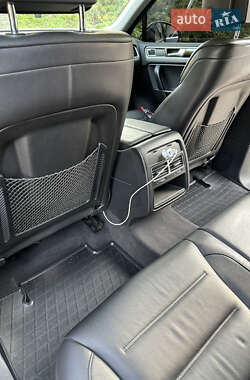 Позашляховик / Кросовер Volkswagen Touareg 2014 в 