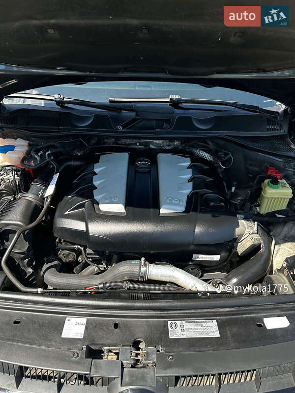 Внедорожник / Кроссовер Volkswagen Touareg 2010 в Апостолово