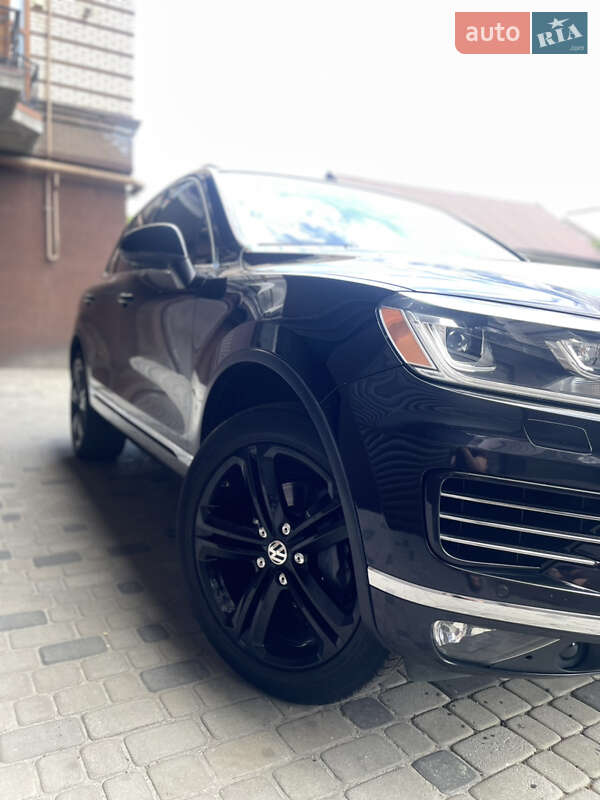 Позашляховик / Кросовер Volkswagen Touareg 2015 в Дніпрі