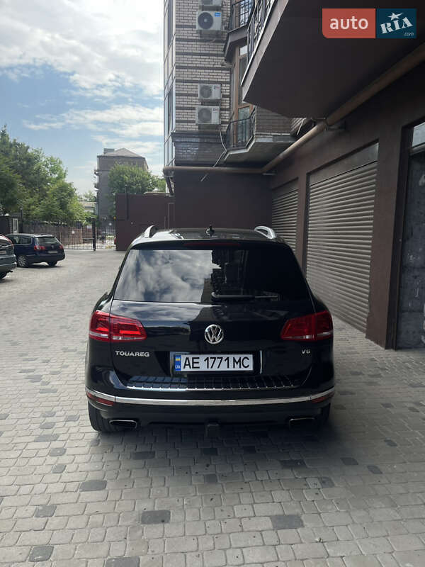 Позашляховик / Кросовер Volkswagen Touareg 2015 в Дніпрі