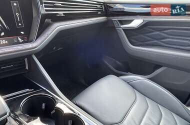 Внедорожник / Кроссовер Volkswagen Touareg 2022 в 