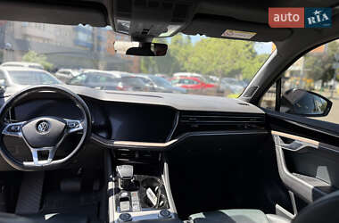 Внедорожник / Кроссовер Volkswagen Touareg 2018 в 