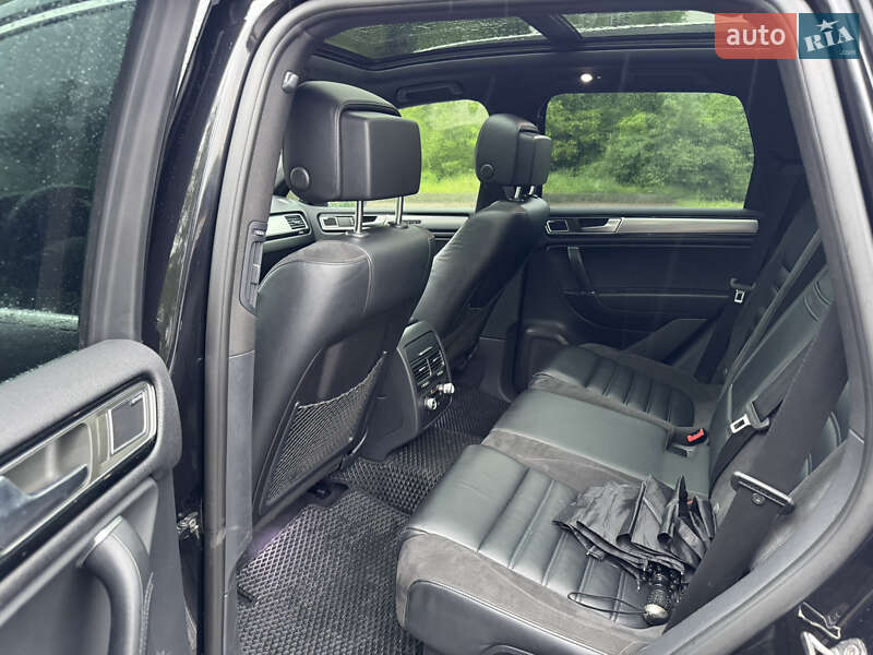 Позашляховик / Кросовер Volkswagen Touareg 2015 в Житомирі