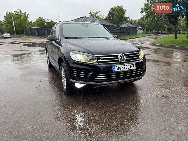 Позашляховик / Кросовер Volkswagen Touareg 2015 в Житомирі