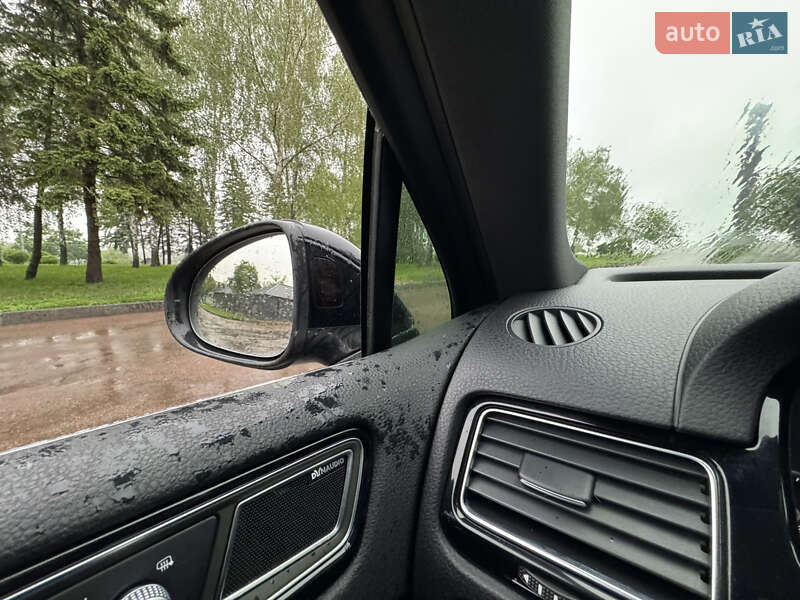 Позашляховик / Кросовер Volkswagen Touareg 2015 в Житомирі