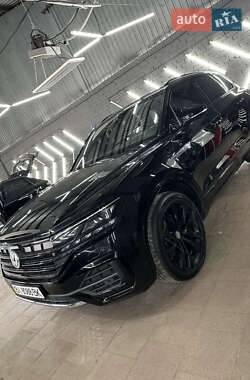 Внедорожник / Кроссовер Volkswagen Touareg 2019 в Полтаве
