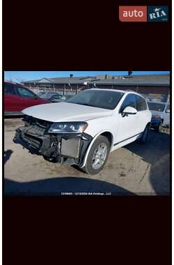 Внедорожник / Кроссовер Volkswagen Touareg 2015 в 