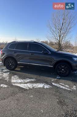 Внедорожник / Кроссовер Volkswagen Touareg 2011 в 