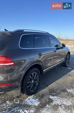 Внедорожник / Кроссовер Volkswagen Touareg 2011 в 