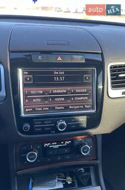 Внедорожник / Кроссовер Volkswagen Touareg 2011 в 