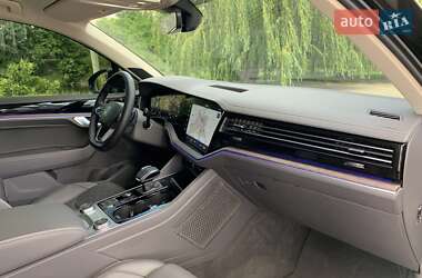 Внедорожник / Кроссовер Volkswagen Touareg 2023 в 
