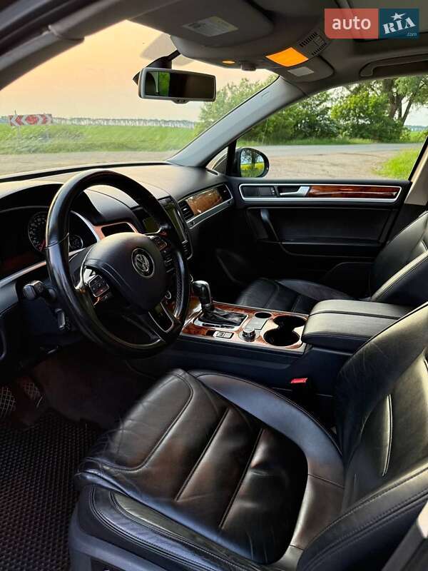 Внедорожник / Кроссовер Volkswagen Touareg 2011 в Василькове