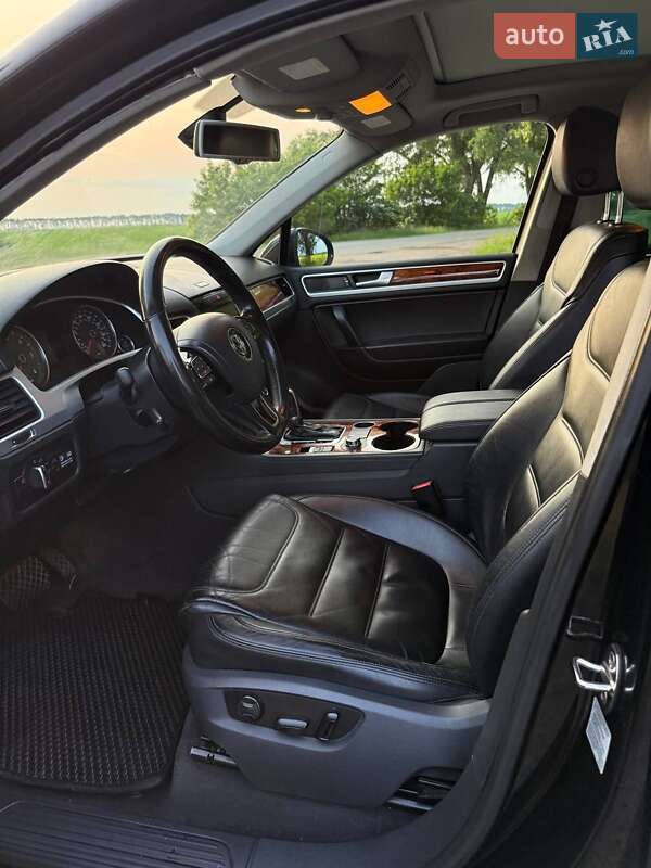 Внедорожник / Кроссовер Volkswagen Touareg 2011 в Василькове