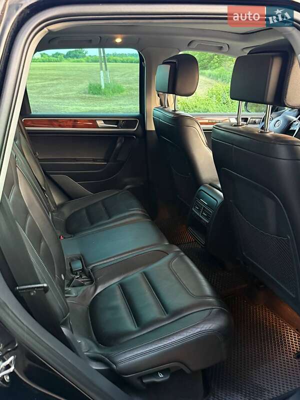 Внедорожник / Кроссовер Volkswagen Touareg 2011 в Василькове