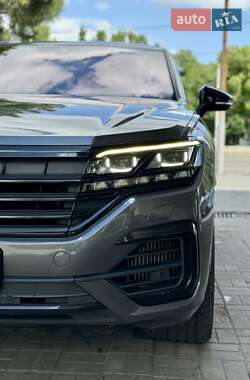 Позашляховик / Кросовер Volkswagen Touareg 2020 в 