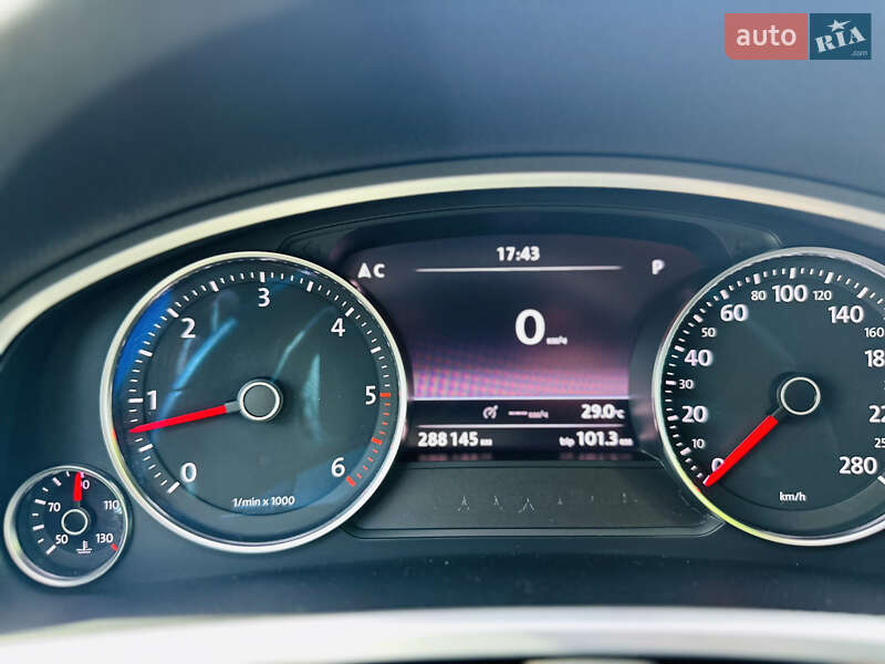 Внедорожник / Кроссовер Volkswagen Touareg 2011 в Тульчине