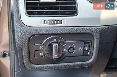 Внедорожник / Кроссовер Volkswagen Touareg 2012 в 