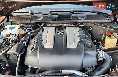 Внедорожник / Кроссовер Volkswagen Touareg 2012 в 