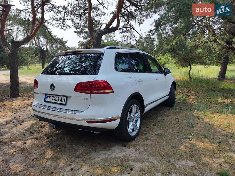 Внедорожник / Кроссовер Volkswagen Touareg 2014 в Днепре