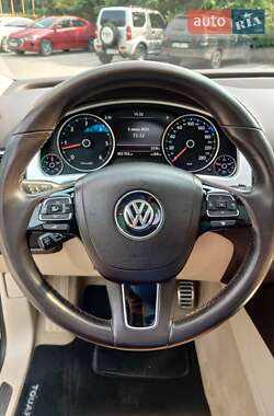 Позашляховик / Кросовер Volkswagen Touareg 2012 в  фото 32 Позашляховик / Кросовер Volkswagen Touareg 2012 в