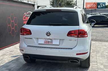 Позашляховик / Кросовер Volkswagen Touareg 2012 в 