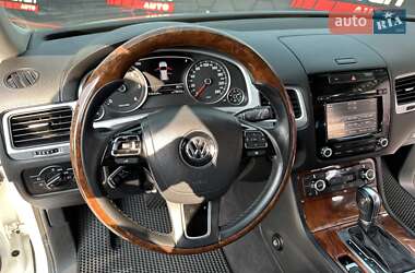 Позашляховик / Кросовер Volkswagen Touareg 2012 в 