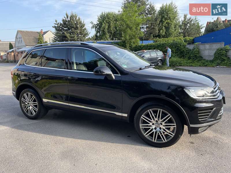 Позашляховик / Кросовер Volkswagen Touareg 2015 в Вінниці
