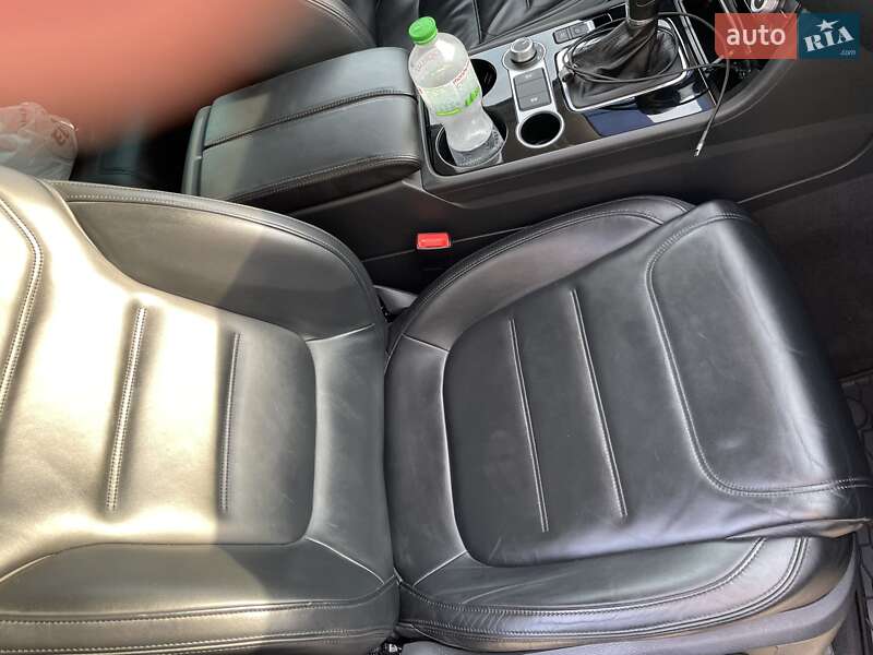 Позашляховик / Кросовер Volkswagen Touareg 2015 в Вінниці