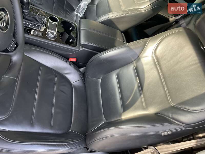 Позашляховик / Кросовер Volkswagen Touareg 2015 в Вінниці