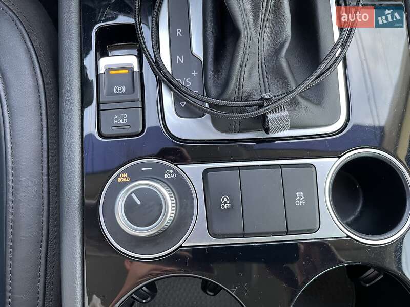 Позашляховик / Кросовер Volkswagen Touareg 2015 в Вінниці