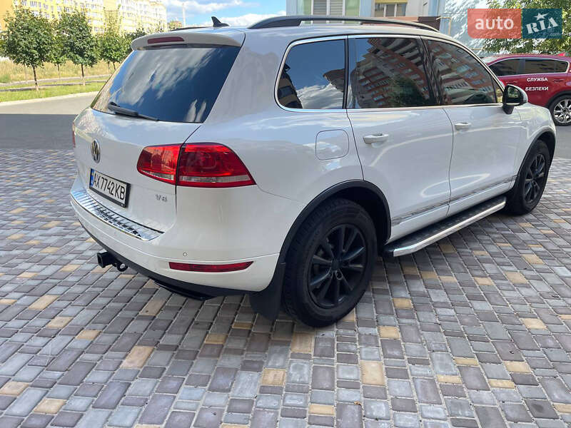 Позашляховик / Кросовер Volkswagen Touareg 2013 в Києві