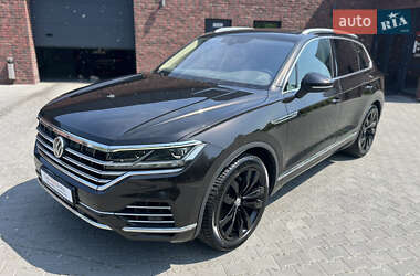 Внедорожник / Кроссовер Volkswagen Touareg 2018 в 