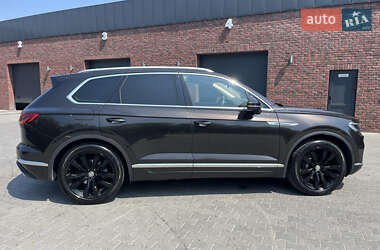 Внедорожник / Кроссовер Volkswagen Touareg 2018 в 