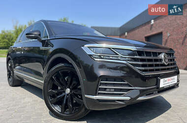 Внедорожник / Кроссовер Volkswagen Touareg 2018 в 