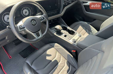 Внедорожник / Кроссовер Volkswagen Touareg 2018 в 