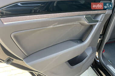 Внедорожник / Кроссовер Volkswagen Touareg 2018 в 
