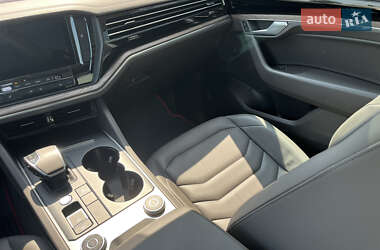 Внедорожник / Кроссовер Volkswagen Touareg 2018 в 