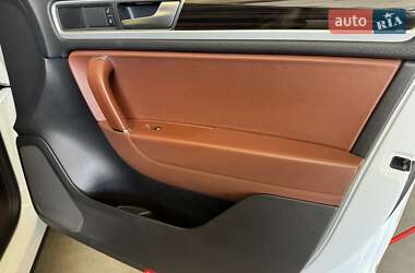 Внедорожник / Кроссовер Volkswagen Touareg 2018 в 