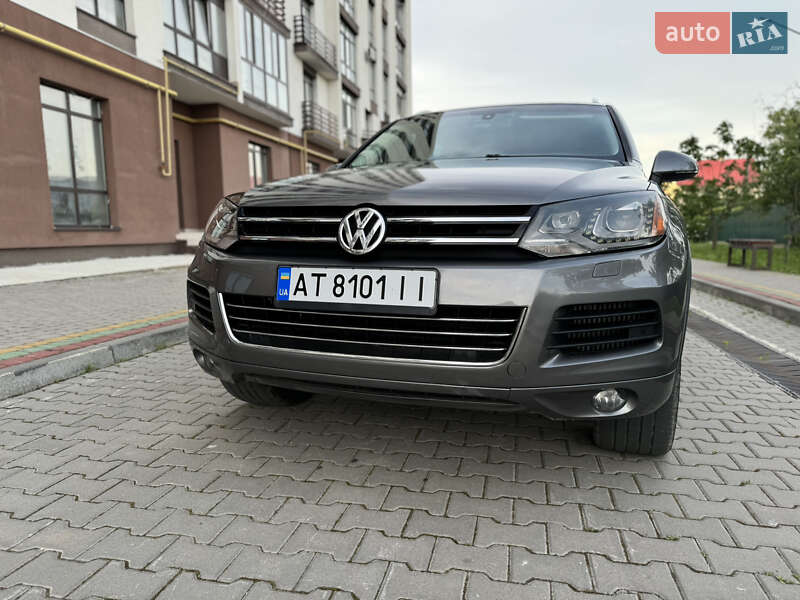 Позашляховик / Кросовер Volkswagen Touareg 2013 в Надвірній