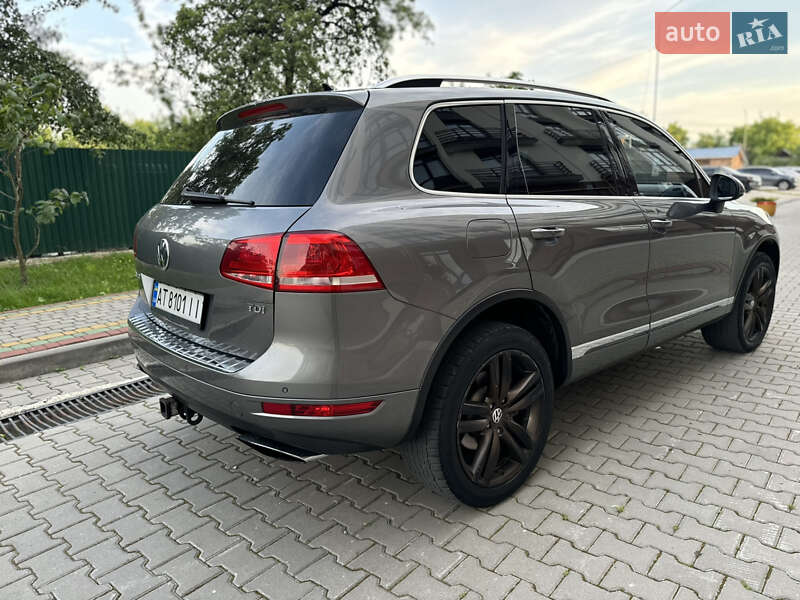 Позашляховик / Кросовер Volkswagen Touareg 2013 в Надвірній