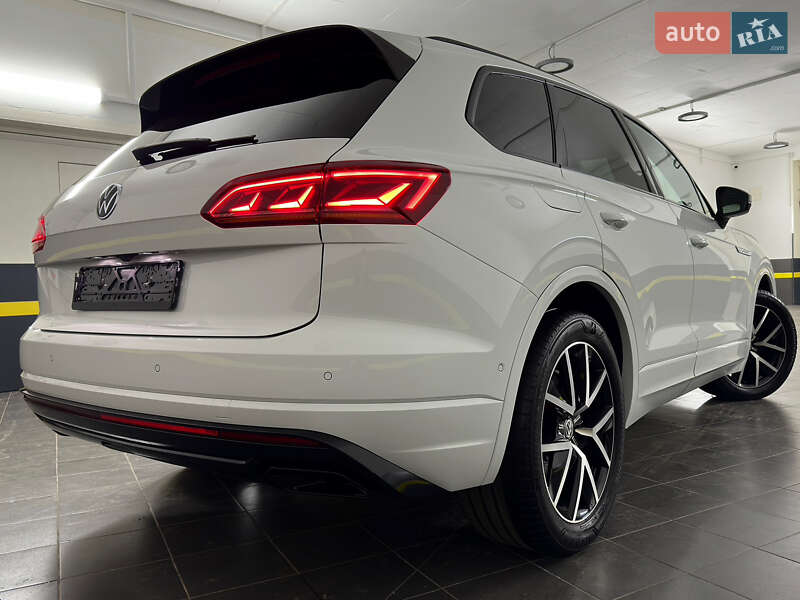 Внедорожник / Кроссовер Volkswagen Touareg 2021 в Казатине