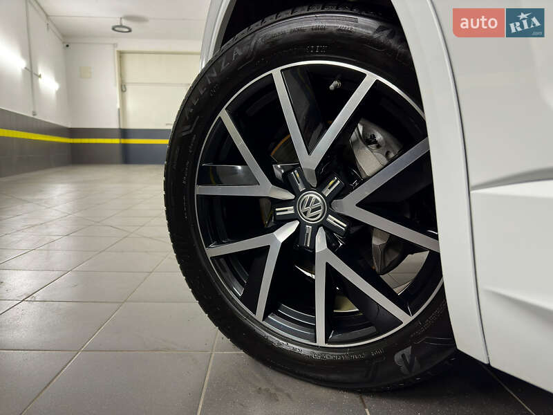 Внедорожник / Кроссовер Volkswagen Touareg 2021 в Казатине